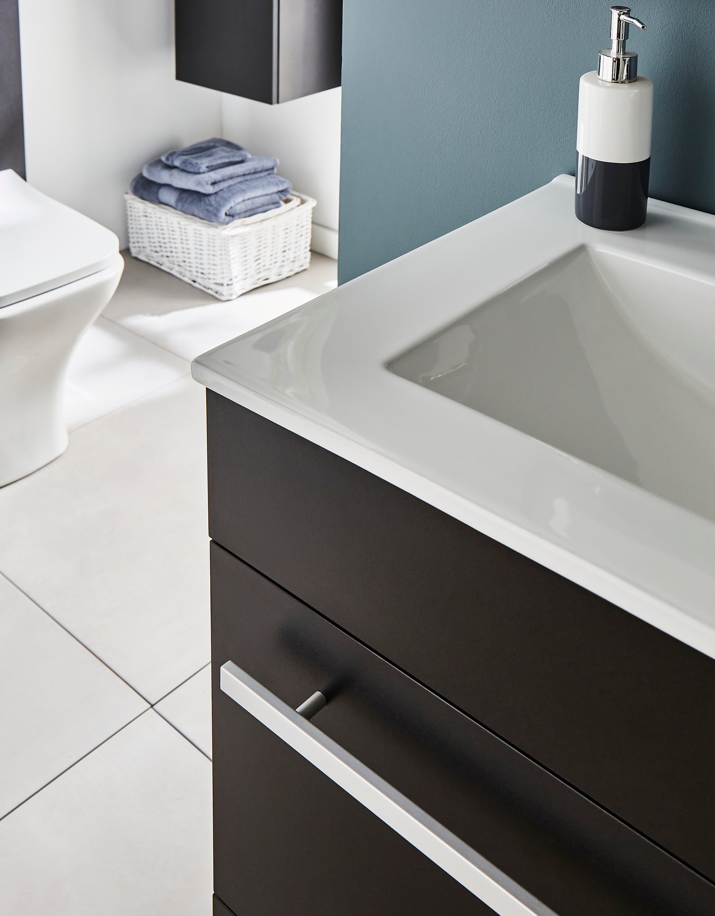 600mm Wall Mounted 2 Drawer Unit & Ceramic Basin - Purity Nero