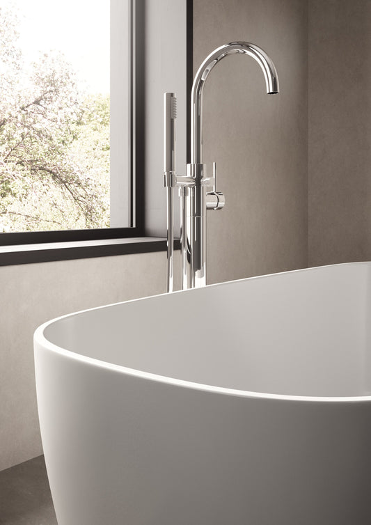 CONTEMPORARY SQUARE FREESTANDING BATH