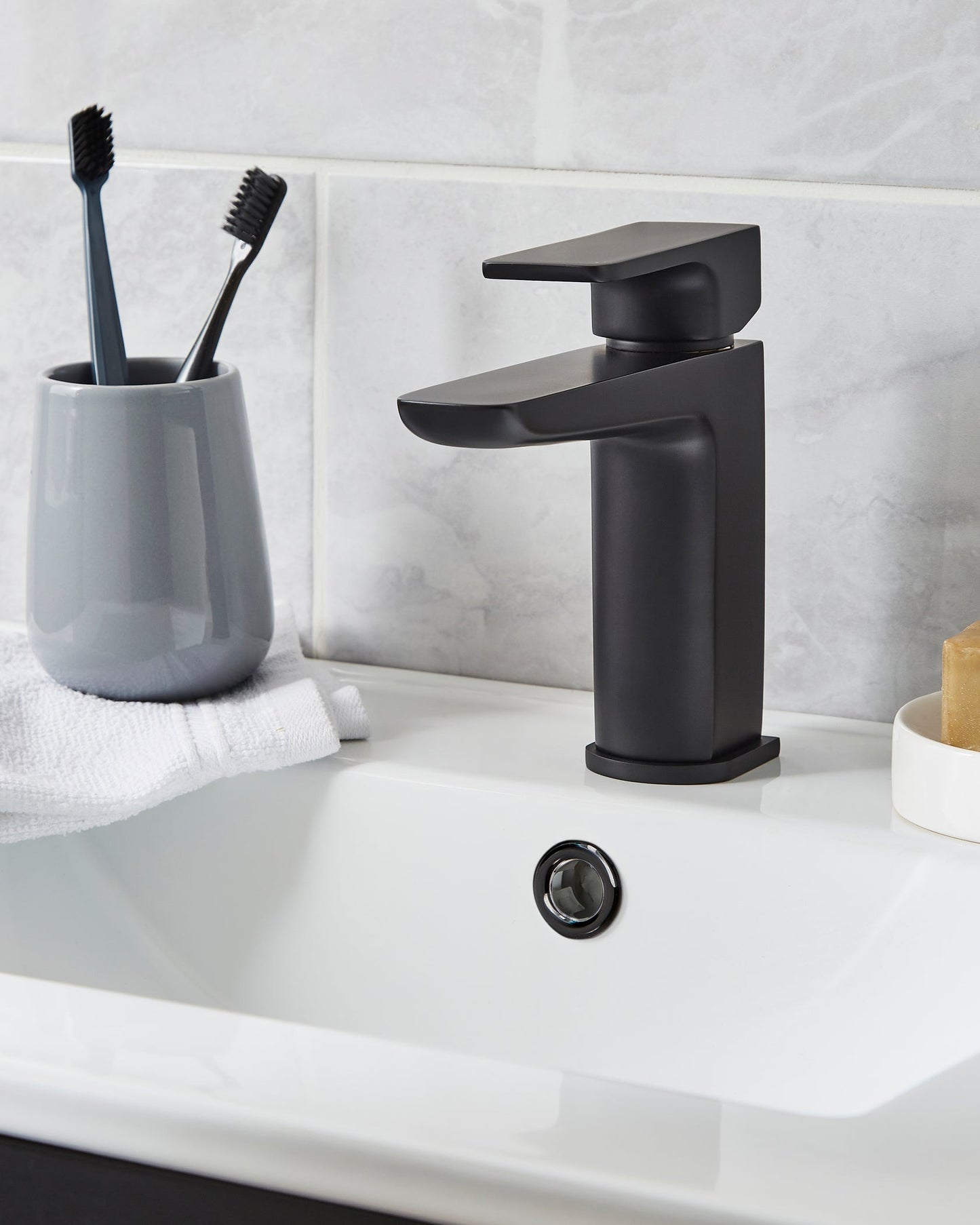 Scudo Muro Black Taps